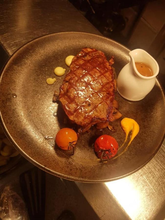 巴林罗布 The Bowers Bar & Restaurant酒店 外观 照片