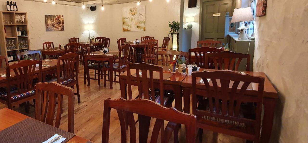 巴林罗布 The Bowers Bar & Restaurant酒店 外观 照片